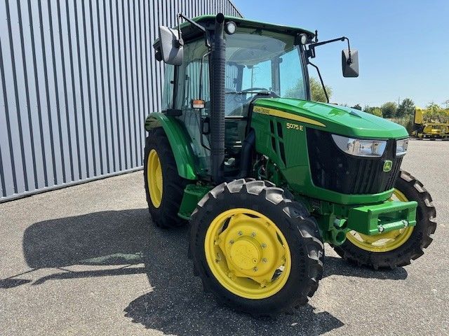 E-FARM: John Deere 5075 E - Tractor - id HCNIR25 - Año: 2023 - Horas: 5,Potencia del motor: 75,Francia