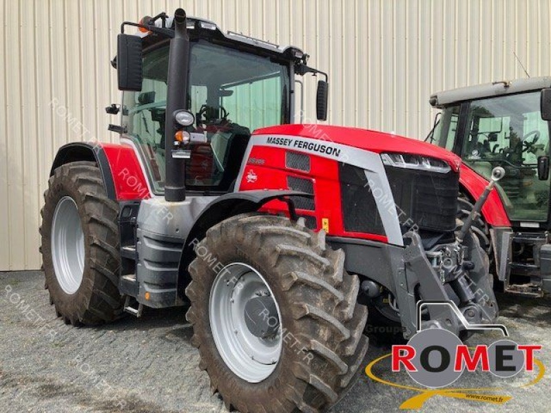 Massey Ferguson 8S.205 tractor €125,000