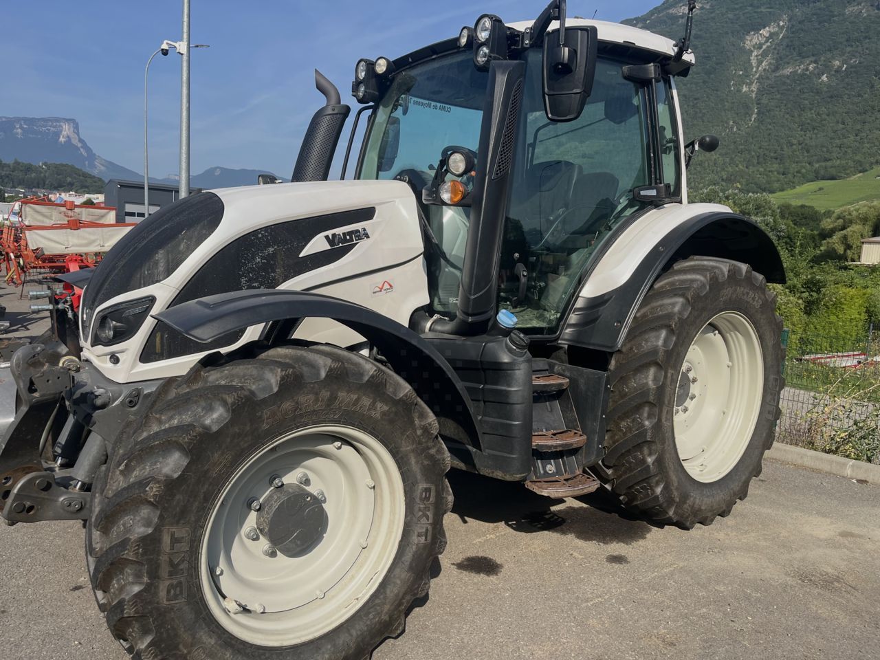 E-FARM: Valtra N134 Active - Tracteur - id IZBFP21 - 69 900 € - Année: 2019 - Lecture du nombre d'heure: 2 380,Puissance du moteur (chevaux): 130,France
