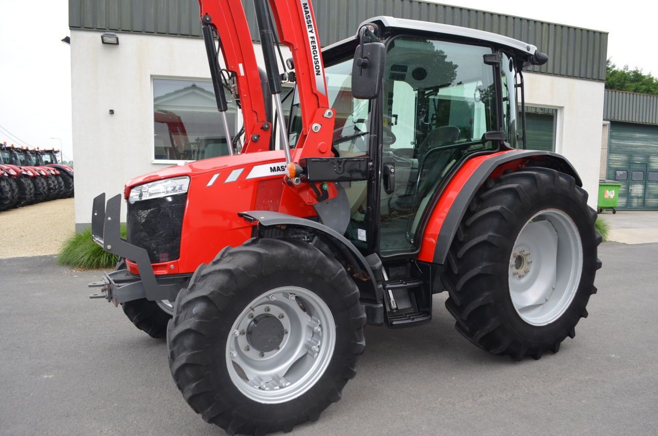 E-FARM: Massey Ferguson 4709 - Traktor - id UV8DKRK - 39.000 € - Baujahr: 2016 - Abgelesene Motorstunden: 4.709,Motorleistung (PS): 85,Belgien