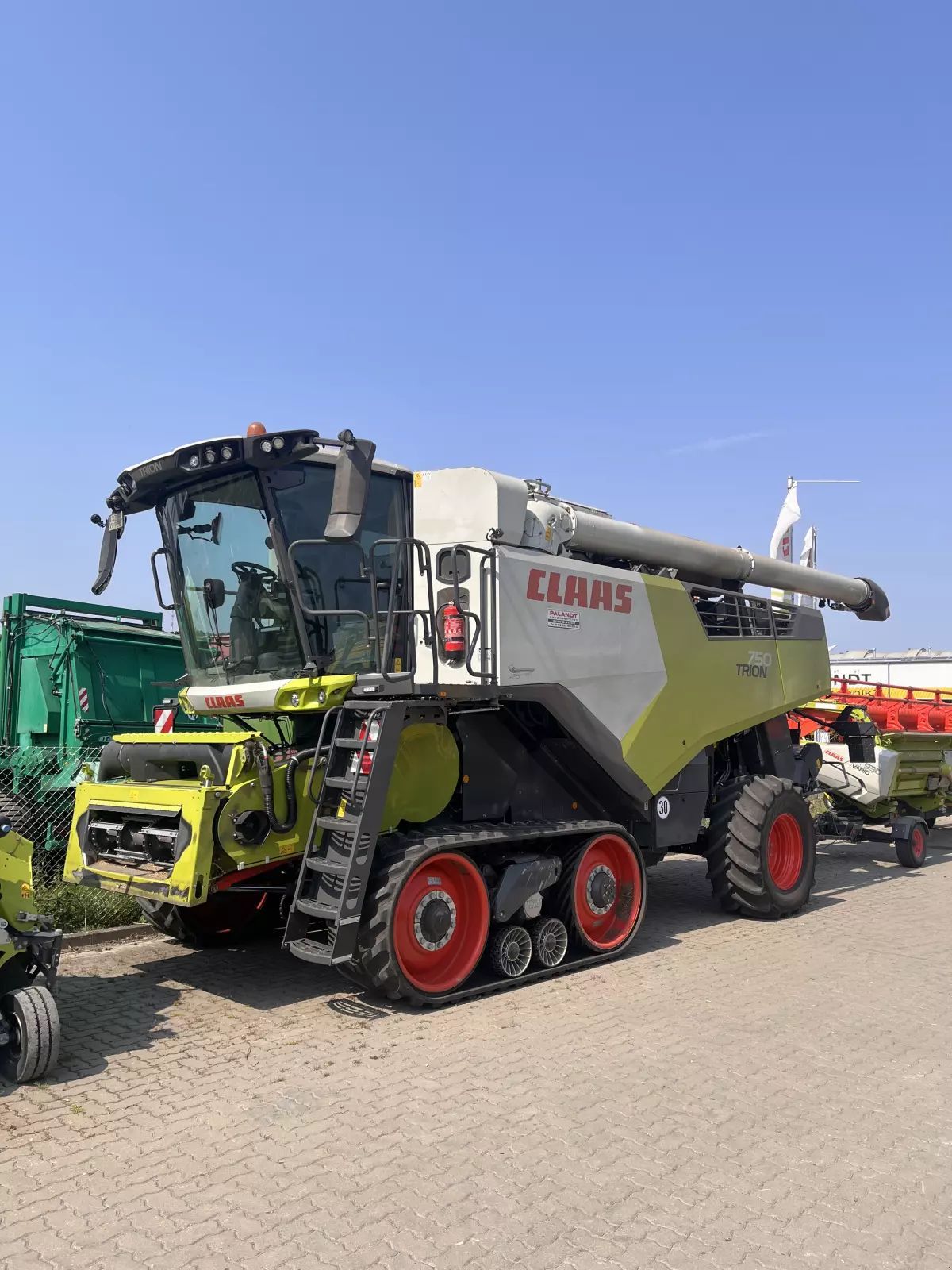 E-FARM: Claas Trion 750 - Combine harvester - id KEMGZFA - €335,000 - Year of construction: 2023 - Engine hours: 534,Engine power (HP): 435,Germany