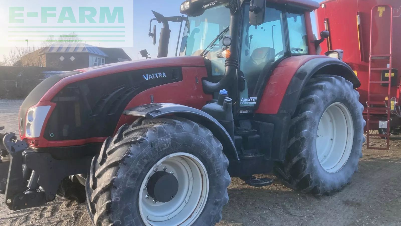Valtra T 163 Tractor €53,270