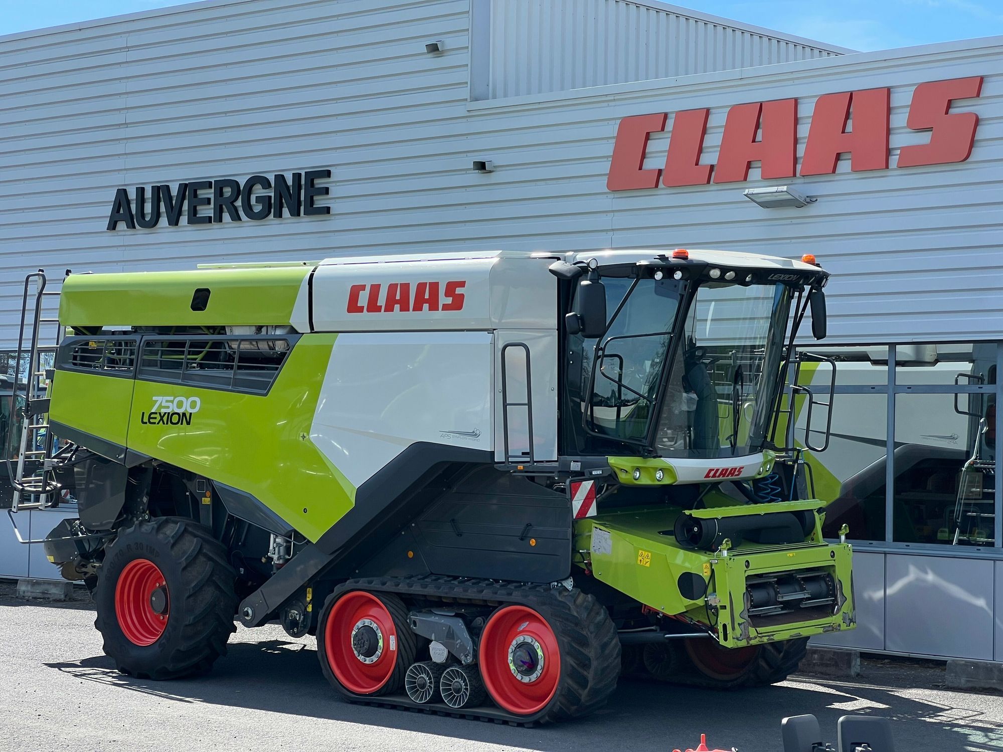 E-FARM: Claas Lexion 7500 - Kombájn - id IRIQA6K - 340 000 EUR - Gyártási év: 2021 - Üzemóra (motor): 780,Franciaország