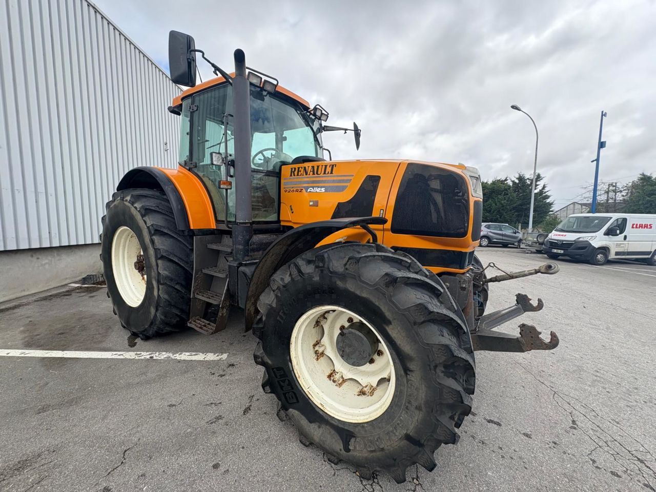 E-FARM: Renault atles 926 rz - Traktor - id UV1QGRG - 33.900 € - Baujahr: 2004 - Abgelesene Motorstunden: 5.800,Motorleistung (PS): 226,Frankreich