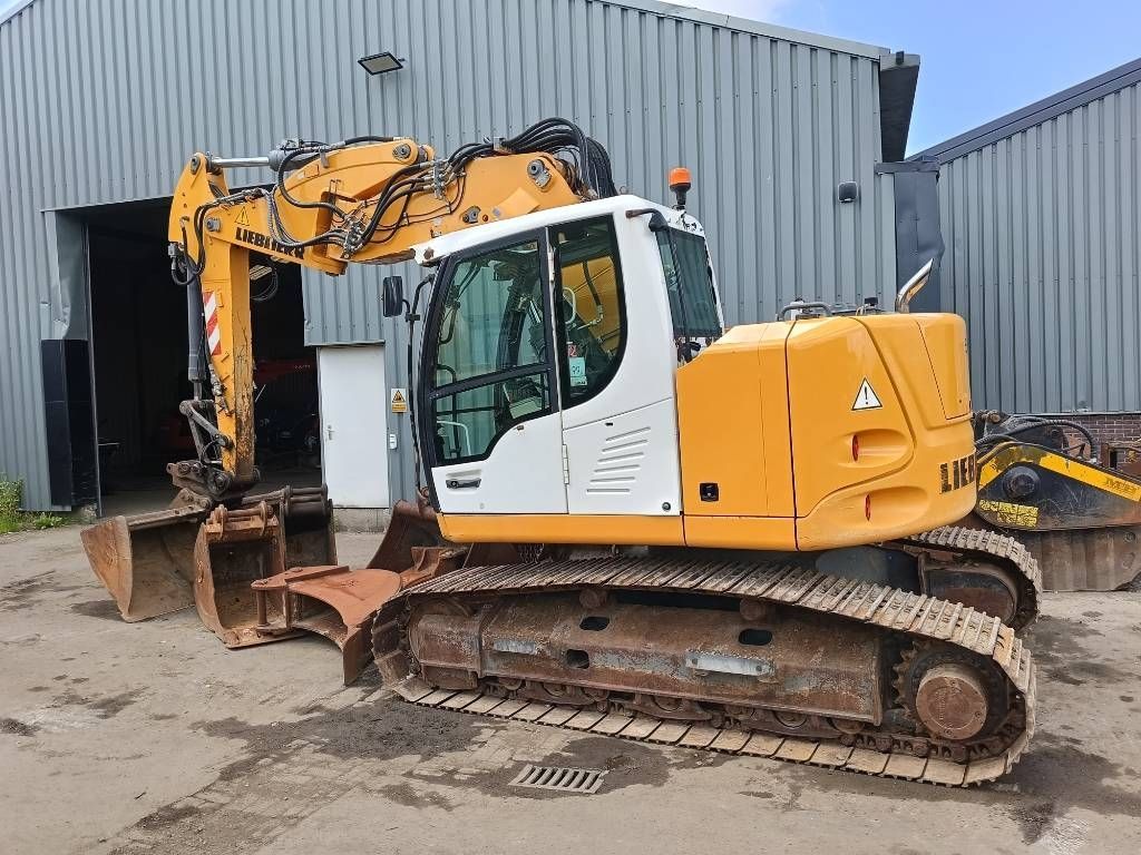 Liebherr r 914 excavator bagger + 6 buckets Escavatore cingolato 41.000 €