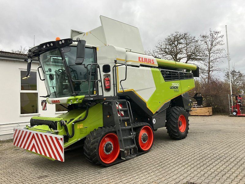 E-FARM: Claas Lexion 7500 - Žitni kombajn - id YDFKZLU - 355.500 € - Leto izgradnje: 2024 - Število ur motorja: 317,Moč motorja (HP): 462,Nemčija
