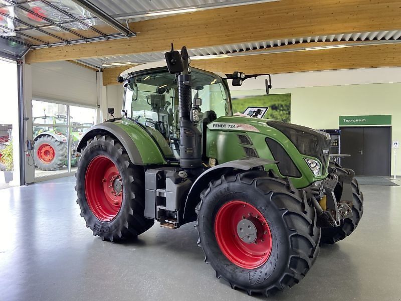 E-FARM: Fendt 724 Vario ProfiPlus - Tractor - id JK2HJLM - €102,000 - Year of construction: 2016 - Engine hours: 6,163,Engine power (HP): 237,Germany