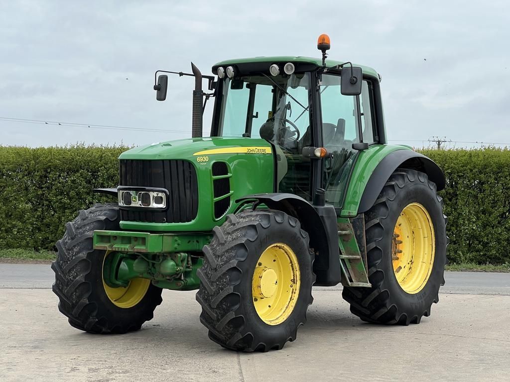 John Deere 6930 Premium Tractor 37.334 €