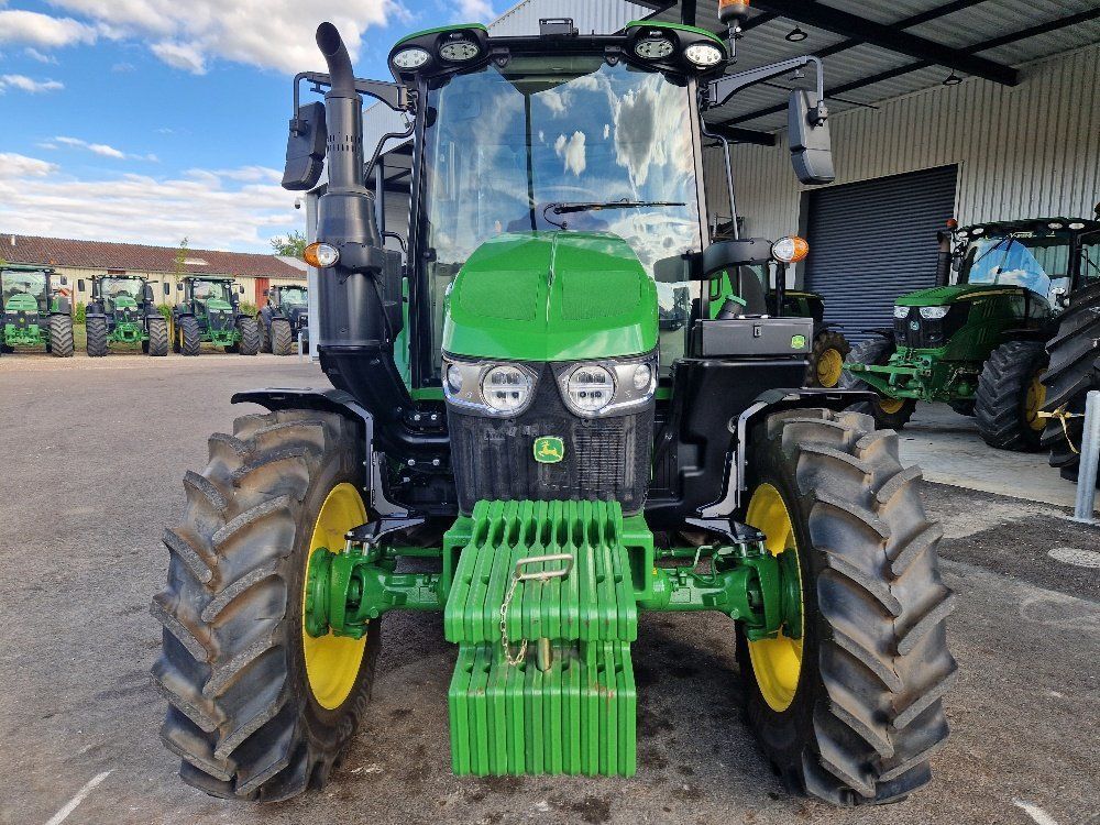 E-FARM: John Deere 6120 M - Tracteur - id X3P2MSP - 82 000 € - Année: 2022 - Lecture du nombre d'heure: 200,Puissance du moteur (chevaux): 120,France