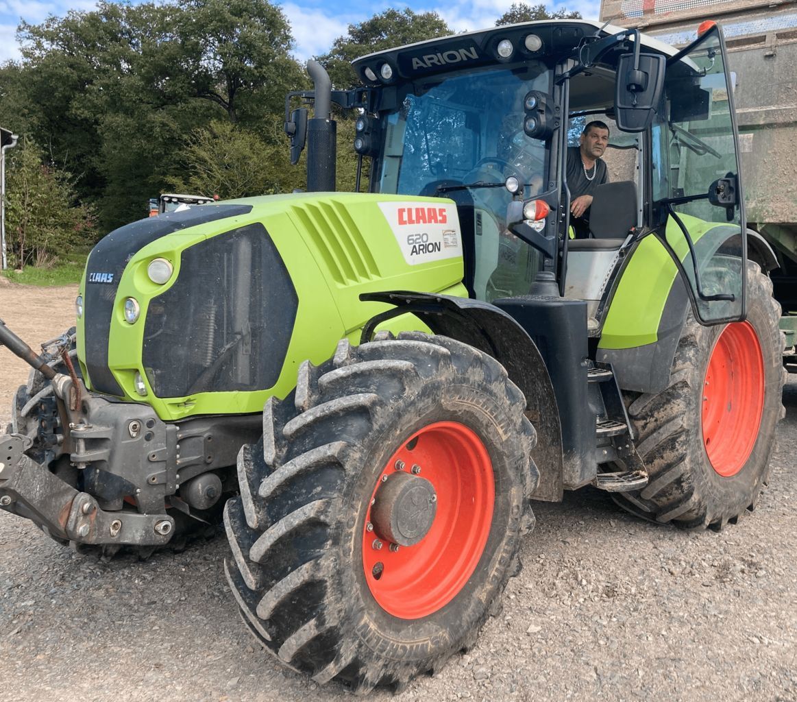E-FARM: Claas Arion 620 CIS - Tracteur - id DEWJNJD - 55 000 € - Année: 2017 - Lecture du nombre d'heure: 4 400,Puissance du moteur (chevaux): 158,France
