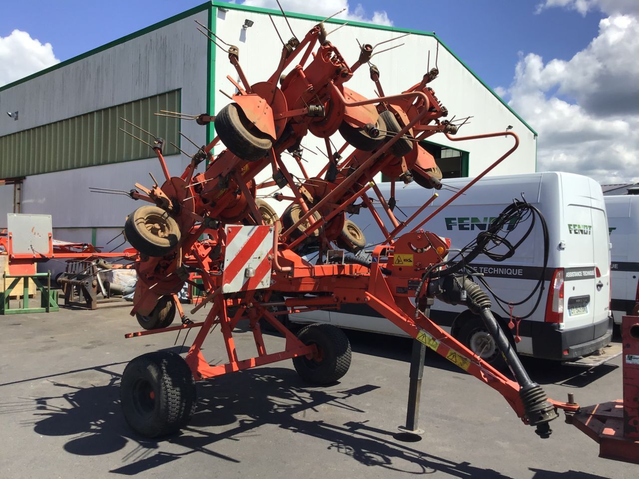 E-FARM: Kuhn GF 10802 T - Tedder - id PID7ESF - €13,800 - Year of construction: 2012 - France