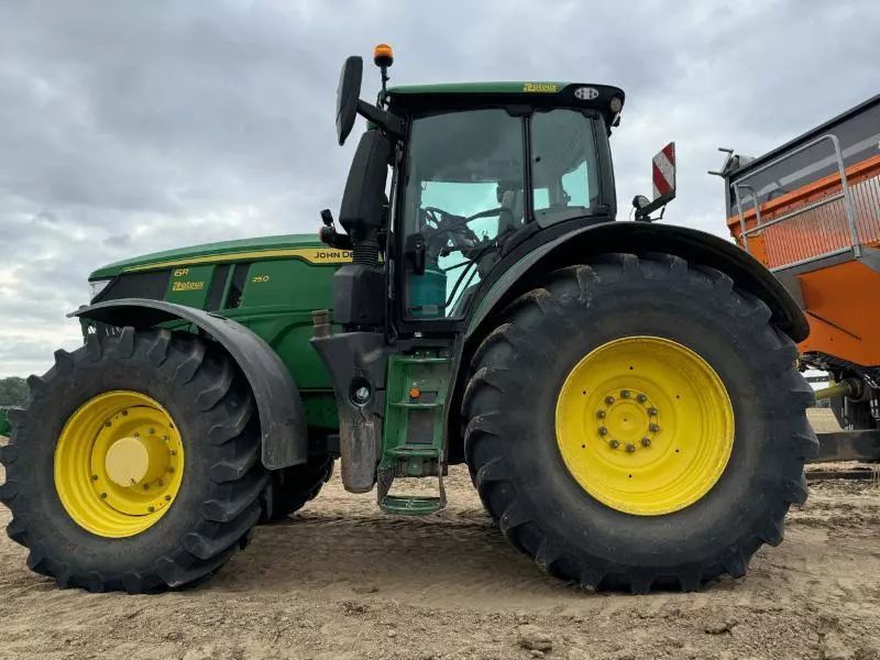 E-FARM: John Deere 6R 250 - Tractor - id 6HUP6ZI - €135,000 - Year of construction: 2022 - Engine hours: 4,500,Engine power (HP): 250,France