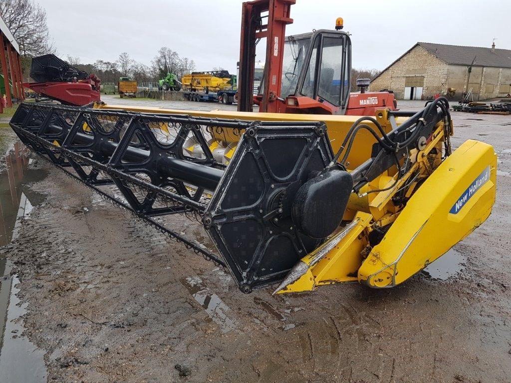 New Holland 9.15m varifeed Header €11,900