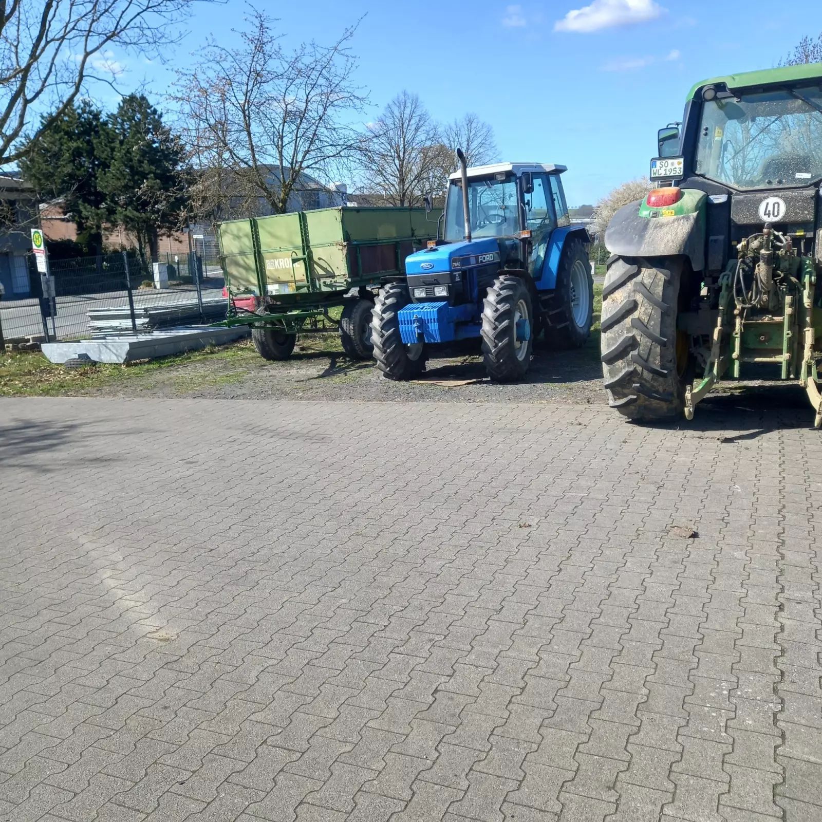 New Holland 7840 Tractor €16,500