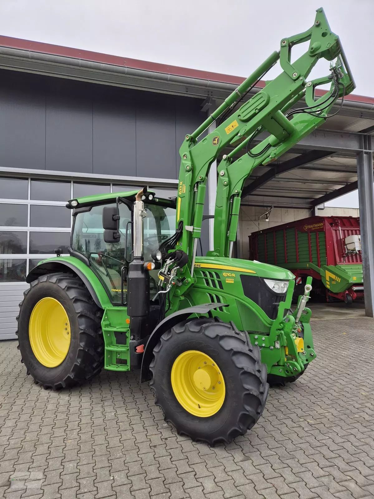 John Deere 6110 R Traktor 86 134 €