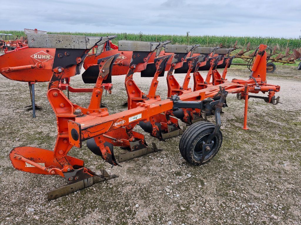 E-FARM: Kuhn varimaster 112 - Plough - id BXXUBHF - €9,000 - Year of construction: 2010 - France
