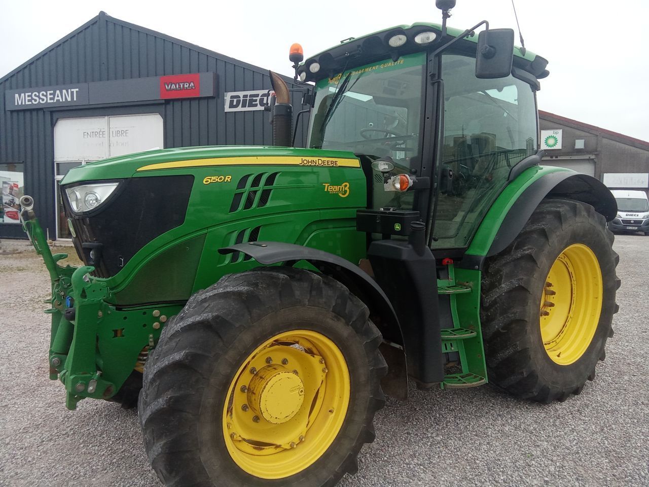 E-FARM: John Deere 6150 R - Traktor - id VWFELCU - 66.500 € - Baujahr: 2014 - Abgelesene Motorstunden: 4.850,Frankreich