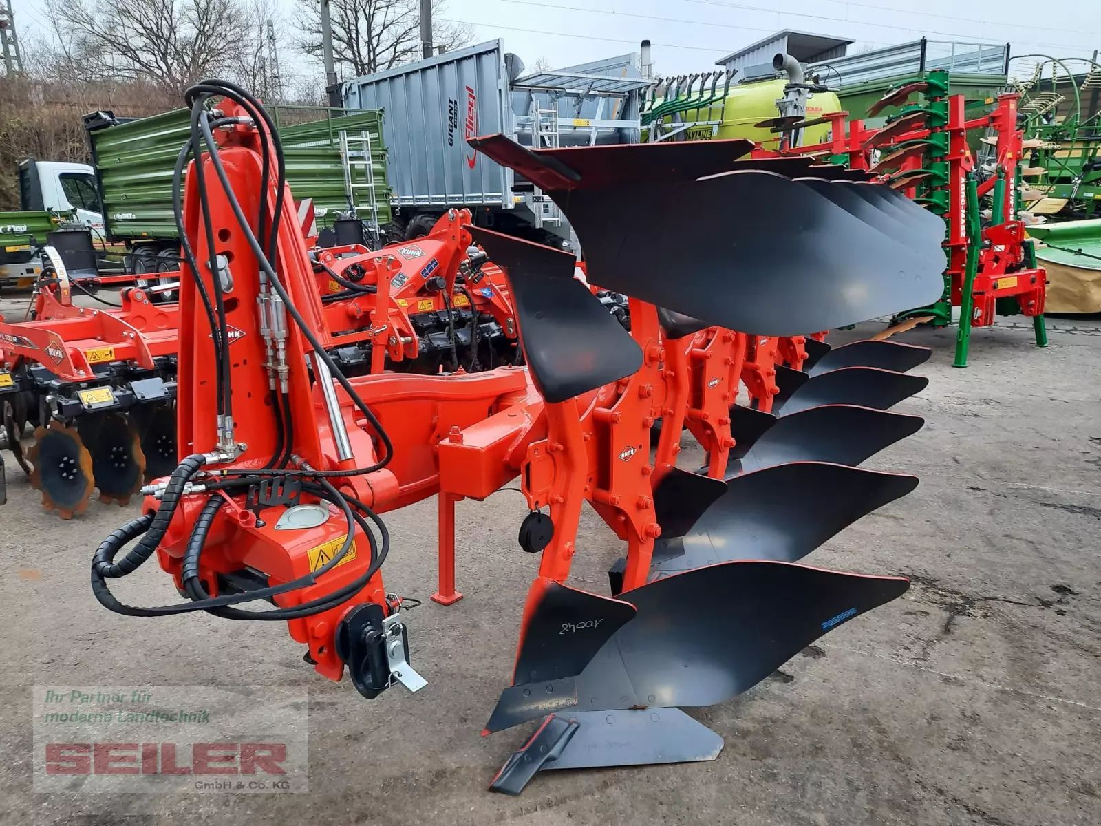 E-FARM: Kuhn Vari-Master 153 5 T - Plug - id JS6QLIN - 29.740 EUR - Anul: 2023 - Germania