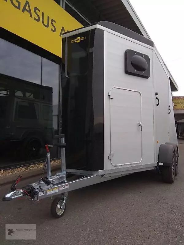E-FARM: Humbaur notos alu pferdeanhänger pferdetransporter 2,4t - Трейлер - id JDRDQMC - 9 243 € - Год выпуска: 2025 - Германия