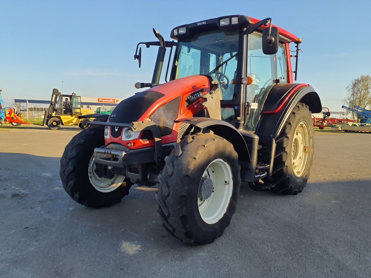 E-FARM: Valtra N103 HiTech - Tractor - id 1HLGNLJ - 35.000 € - Año: 2016 - Horas: 4590,Potencia del motor: 100,Francia