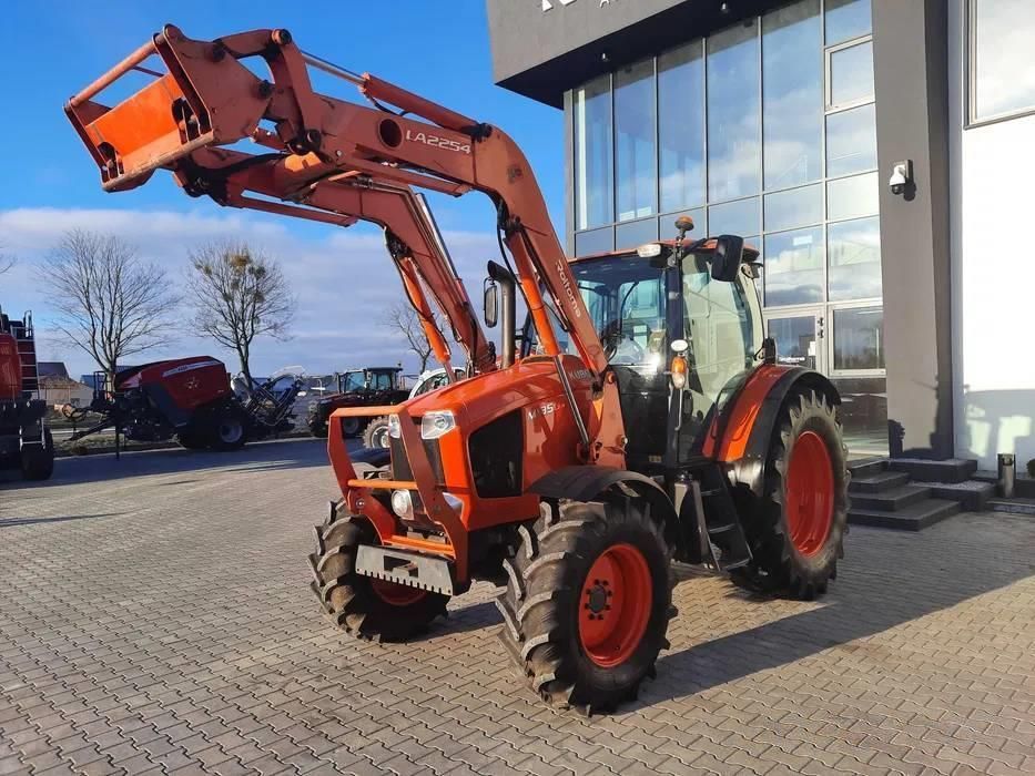 E-FARM: Kubota M 135 GX - Tracteur - id WFJE8IU - 34 142 € - Année: 2014 - Lecture du nombre d'heure: 6 500,Puissance du moteur (chevaux): 135,Pologne