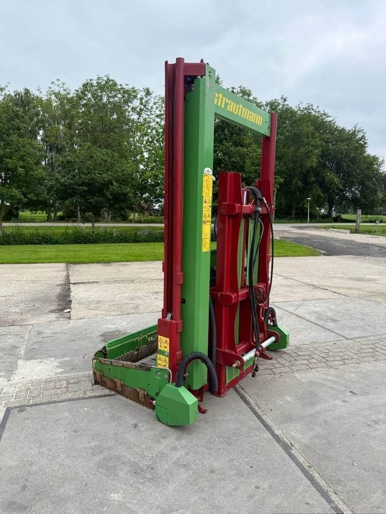 E-FARM: Strautmann hydrofox hq plus 2800 siloblockschneider kuilvoers - Équipement pour l'élevage d'animaux - id PIXL8MA - 4 950 € - Année: 2023 - Pays-Bas