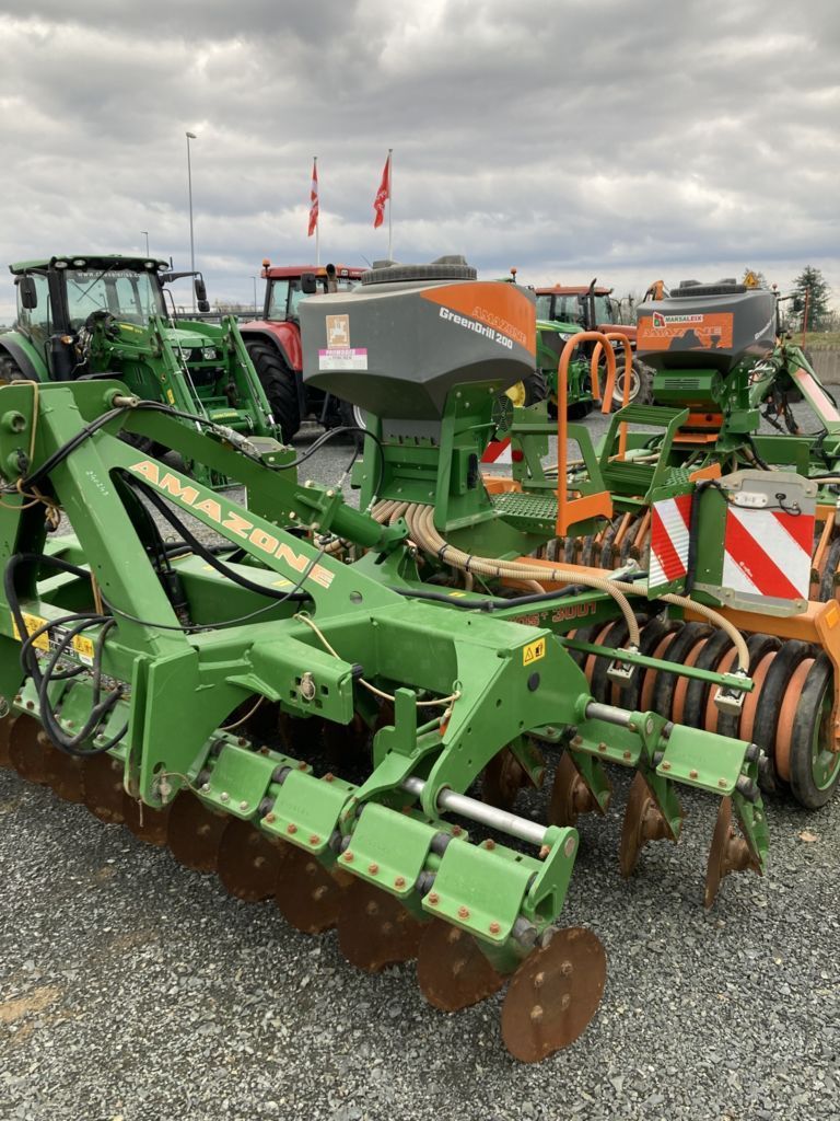 E-FARM: Amazone catros 3001-plus - Grubber - id EYF4MUA - 14.500 € - Baujahr: 2015 - Frankreich