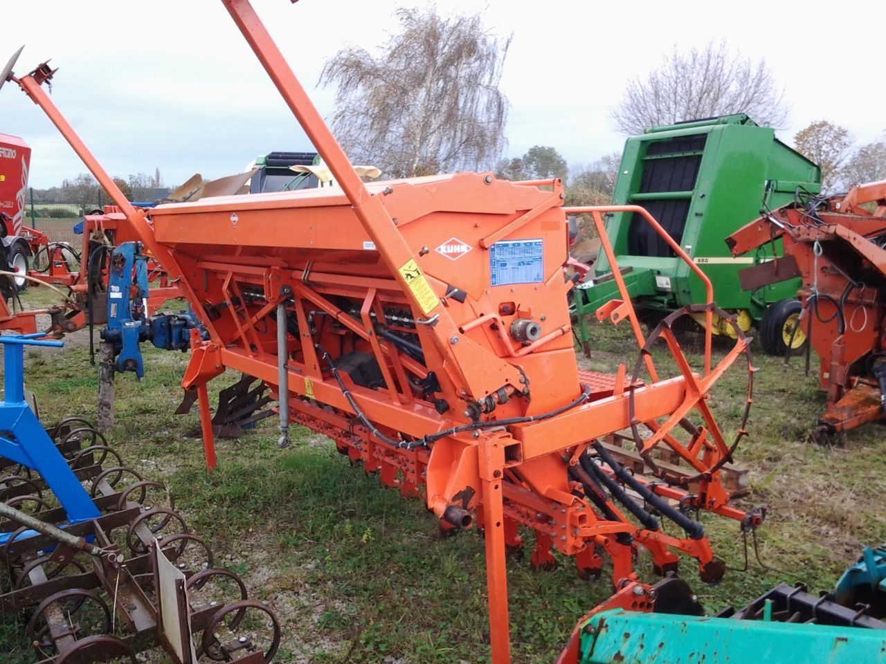 E-FARM: Kuhn integra 3000 - Semoir direct - id I9I55AU - Année: 2001 - France