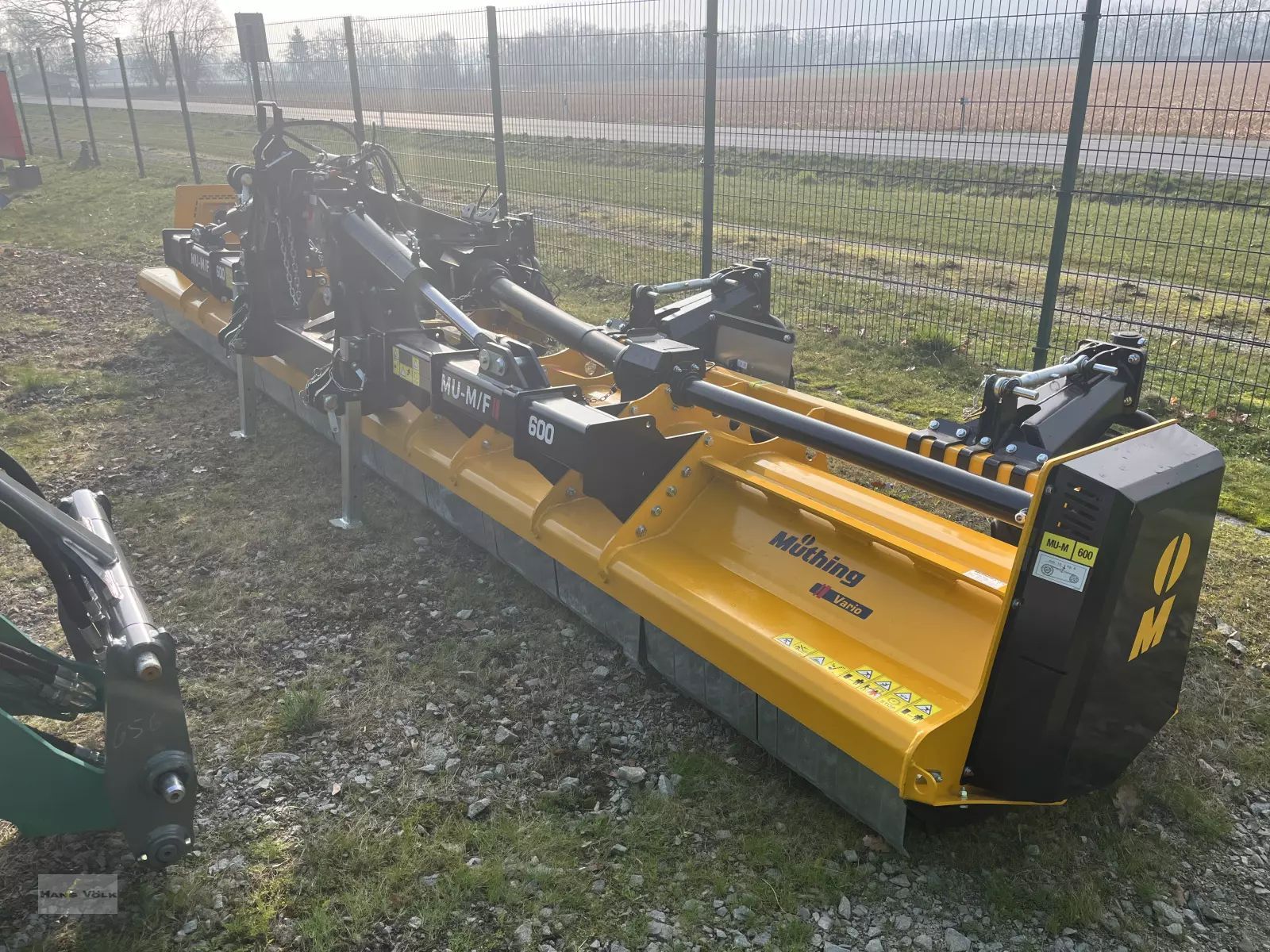 E-FARM: Müthing mu-m/f600 - Tractor - id 9CTKIIP - 35.900 EUR - Anul: 2023 - Muterea motorului: 300,Germania