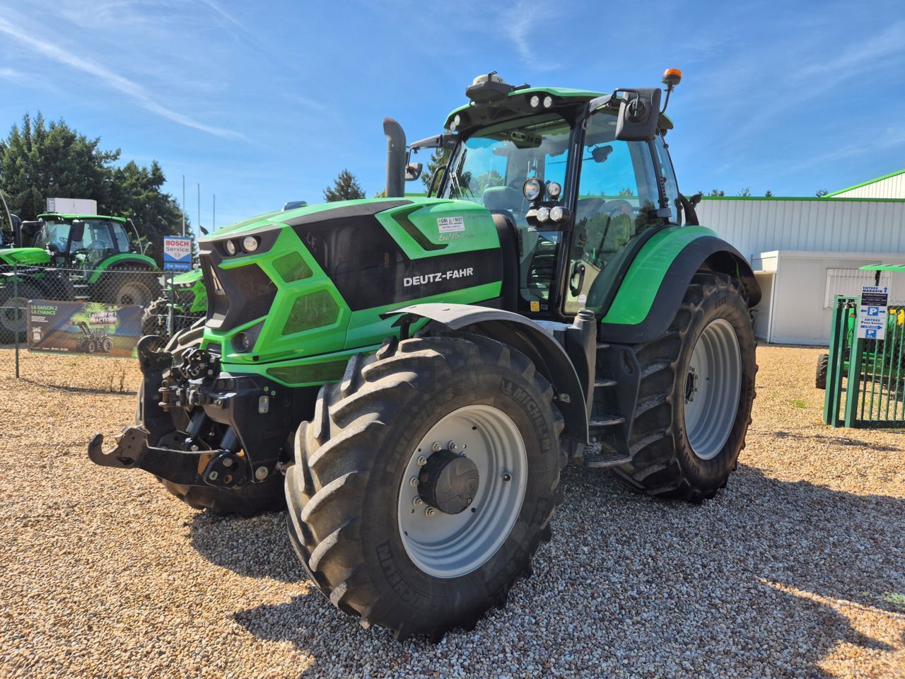 E-FARM: Deutz-Fahr 6215 rc-shift - Traktor - id N4AMZBP - 67.000 € - Baujahr: 2017 - Abgelesene Motorstunden: 5.500,Motorleistung (PS): 215,Frankreich