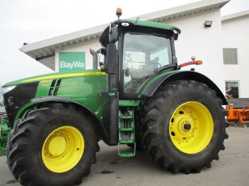 John Deere 7250 R Tractor €70,504