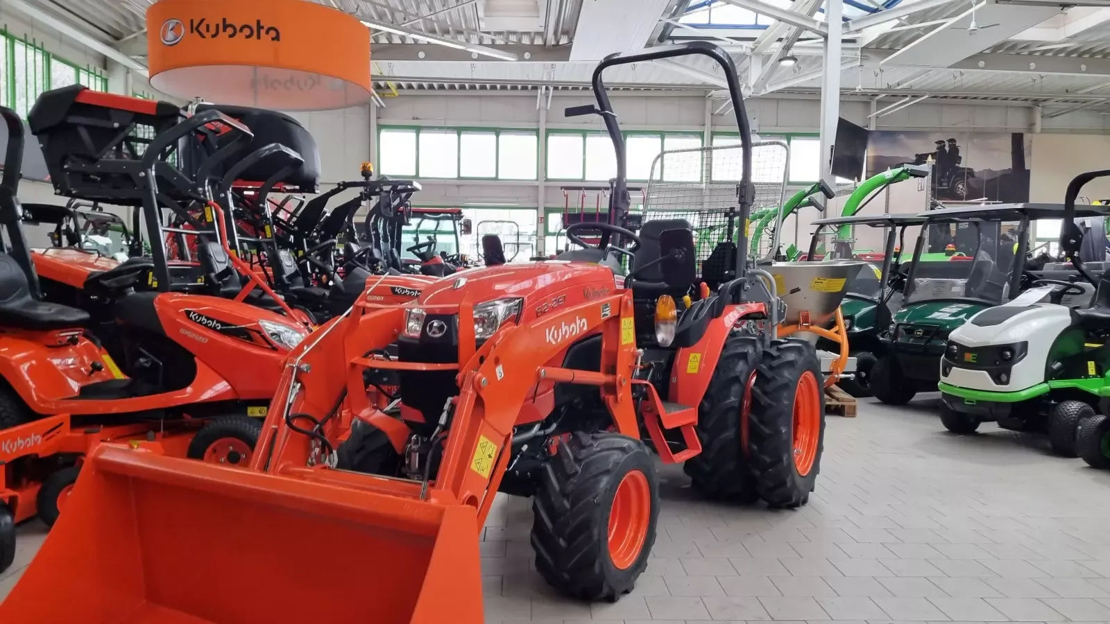 E-FARM: Kubota b2-261 hydrostat - Tractor - id XVDNWKX - 22.900 € - Año: 2025 - Horas: 1,Potencia del motor: 24,Alemania