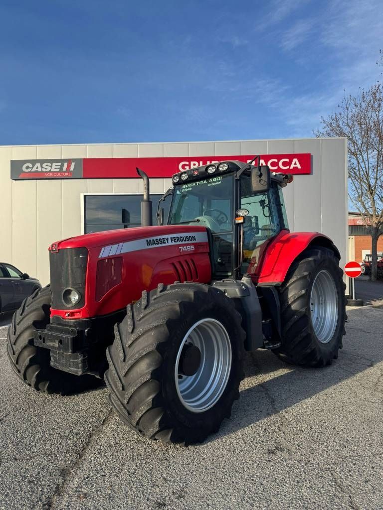 Massey Ferguson 7495 Dyna-VT Traktor