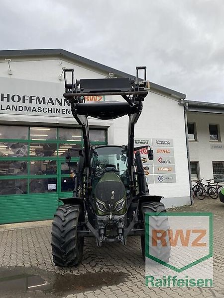 E-FARM: Valtra G135 - Tracteur - id 9HAVE4D - 106 000 € - Année: 2023 - Lecture du nombre d'heure: 361,Allemagne