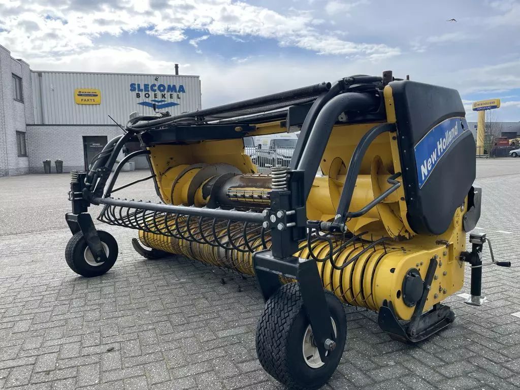New Holland 270 fpe Header €5,950