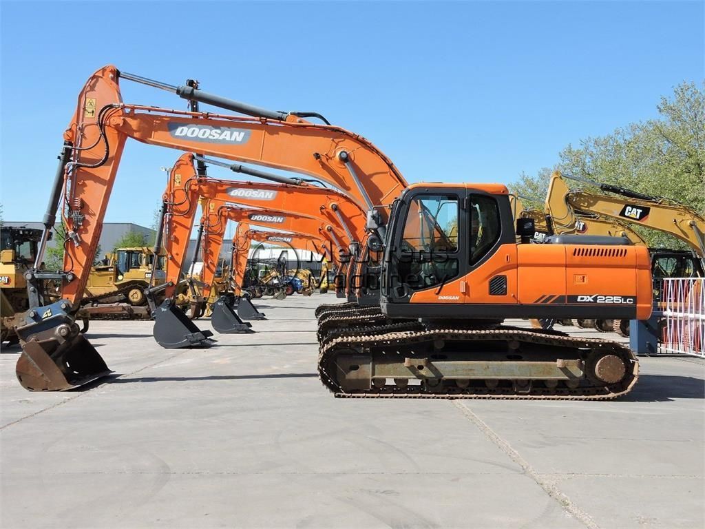 Doosan dx225lc Crawler excavator €67,700