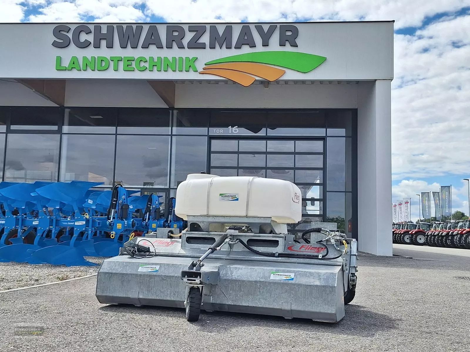E-FARM: Fliegl profi 2300 rl - Equipamiento municipal - id SH5BFAE - 8792 € - Año: 2021 - Austria