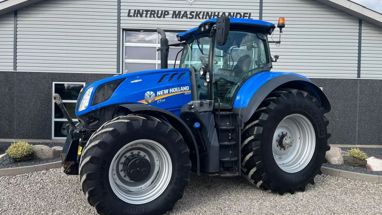New Holland T7.315 Tractor €73,606