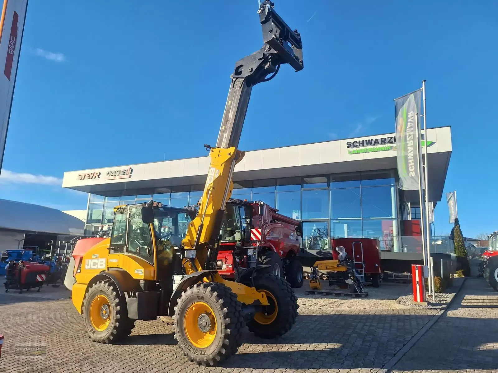 E-FARM: JCB tm 320 s - šarnyrinis krautuvas - id QNTDYRI - Gamybos metai: 2024 - Variklio darbo valandos: 1 025,Variklio galia (AG): 152,Austrija