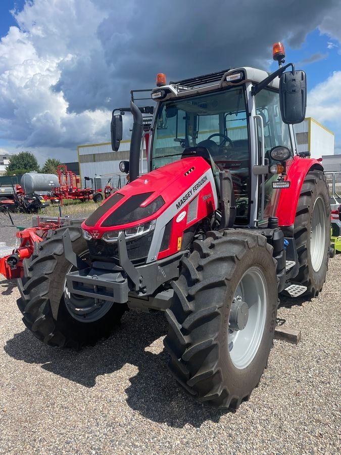 E-FARM: Massey Ferguson 5S.115 - Traktor - id W74SYW3 - Produktionsår: 2022 - Motortimer: 450,Motoreffekt (HP): 115,Frankrig