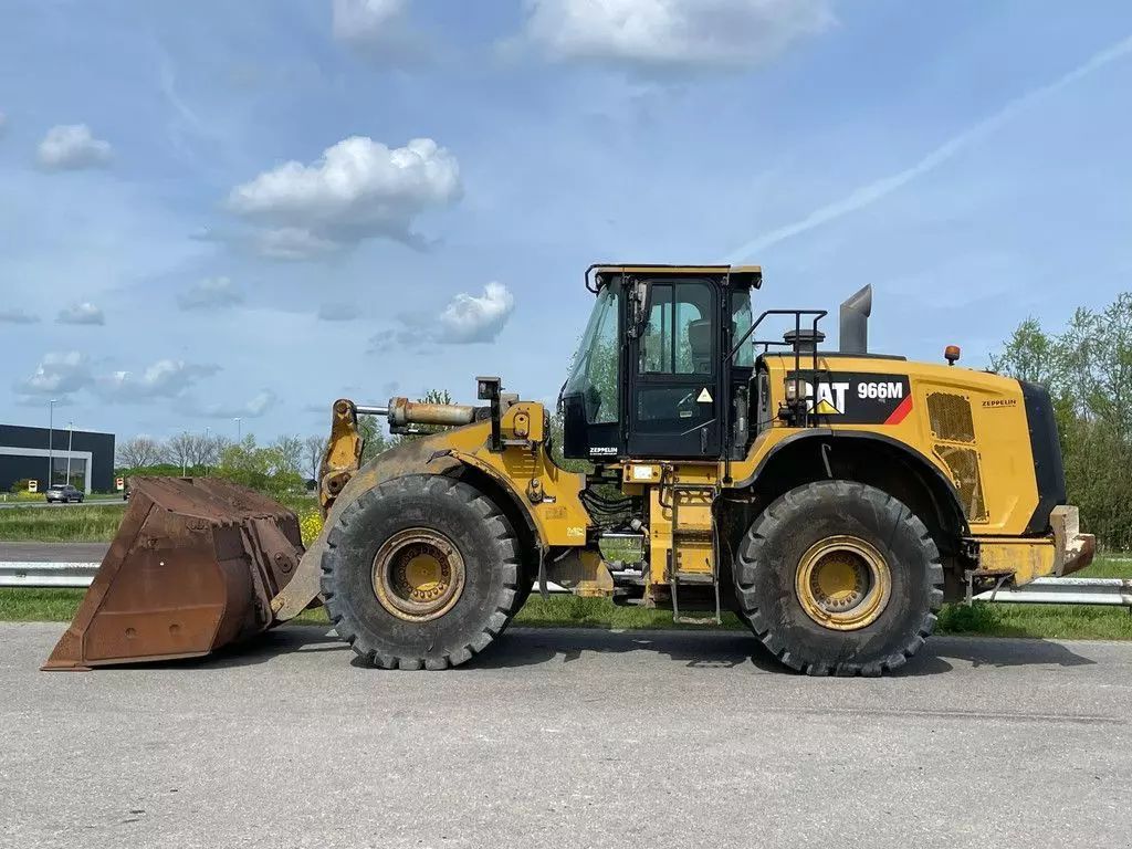 Caterpillar 966M Cargador de ruedas 71.900 €