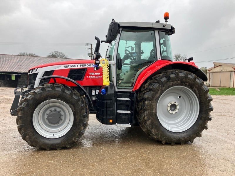 E-FARM: Massey Ferguson 7S.180 - Tractor - id 4PAEPJX - €111,000 - Year of construction: 2024 - Engine hours: 1,200,Engine power (HP): 180,France