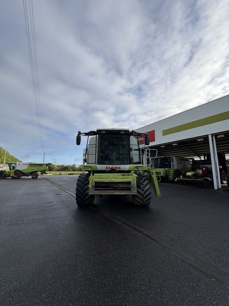 E-FARM: Claas Lexion 550 - Moissoneuse-batteuse - id QCZTBCX - 65 000 € - Année: 2009 - Lecture du nombre d'heure: 20,France