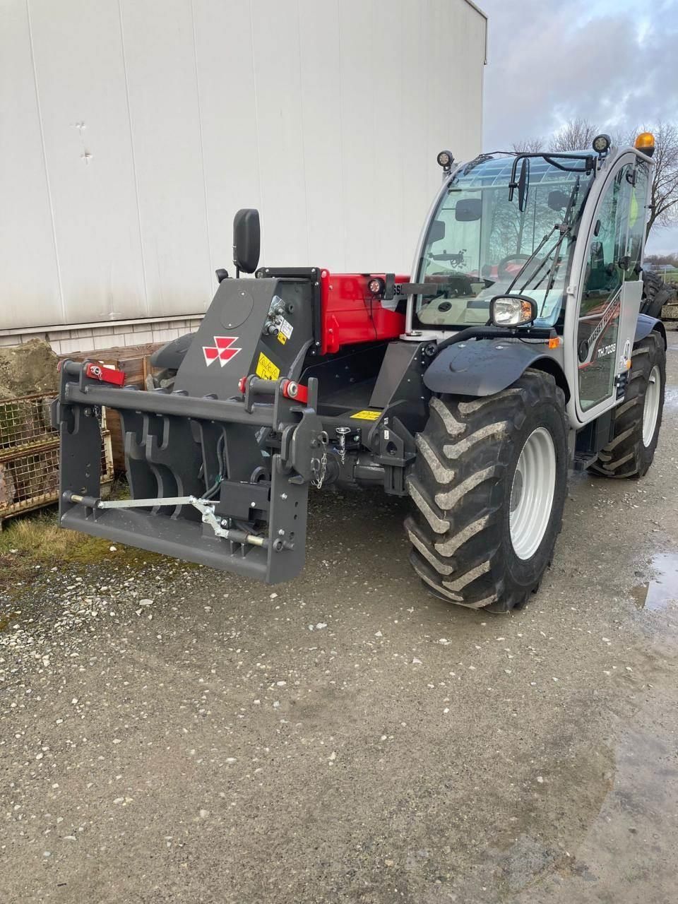 E-FARM: Massey Ferguson th 7038 - Telescopici - id VFLE1F1 - Anno di costruzione: 2023 - Potenza del motore: 135,Germania