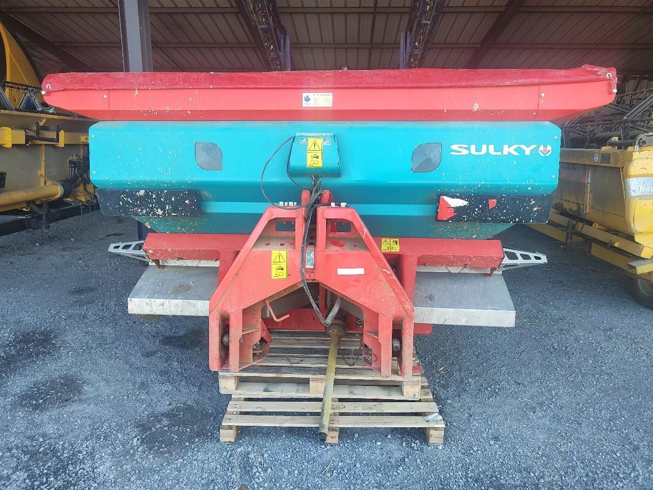 E-FARM: sulky x40 - Fertiliser spreader - id ELGFBN8 - €11,000 - Year of construction: 2013 - France
