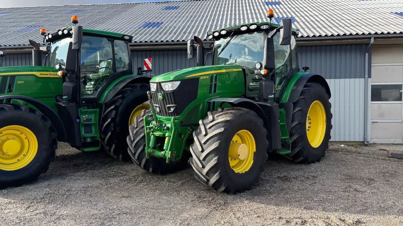 John Deere 6250 R Traktor 120.437 €