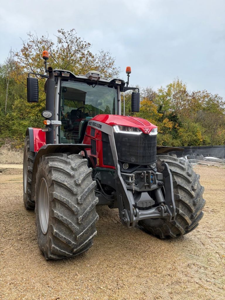 Massey Ferguson 8S.225 Tractor €94,000