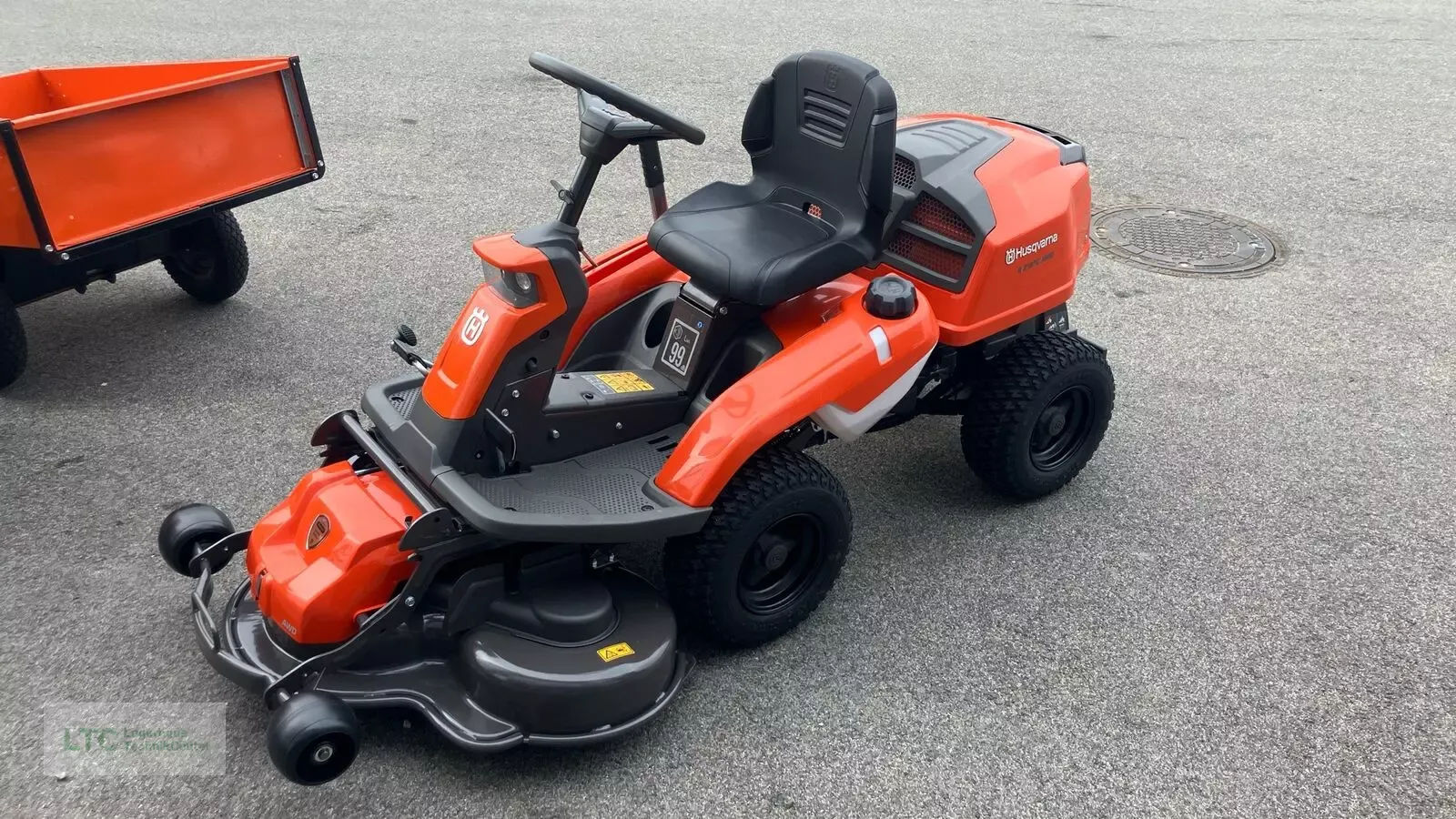 E-FARM: Husqvarna r 216tc awd - Rasenmäher - id ZFCYYMB - 4.725 € - Baujahr: 2025 - Österreich