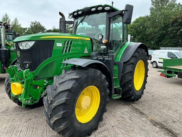John Deere 6215R Traktor 114.053 €