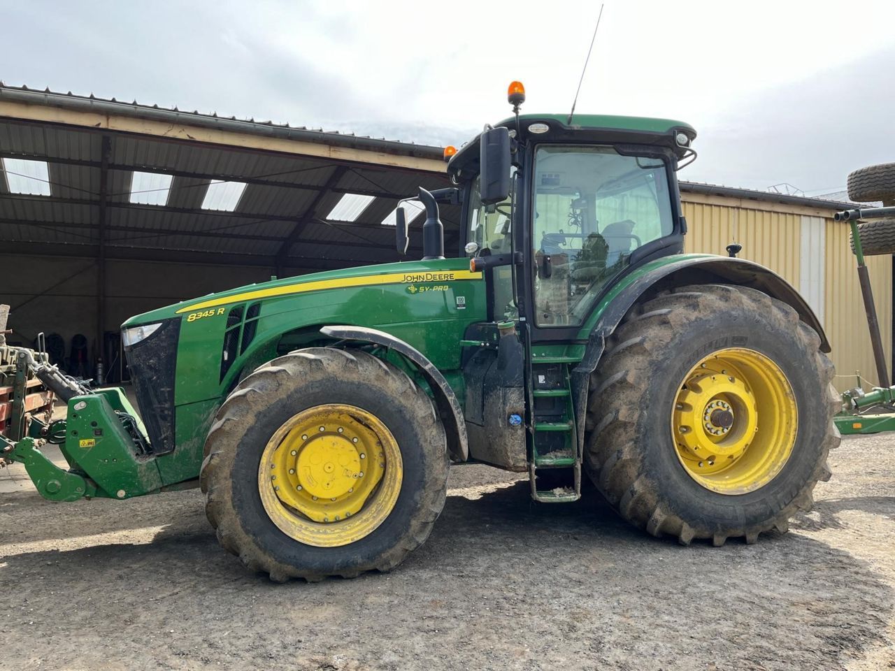 E-FARM: John Deere 8345 R - Traktor - id VQZ5D1T - 172.000 € - Produktionsår: 2018 - Motortimer: 2.000,Motoreffekt (HP): 345,Frankrig